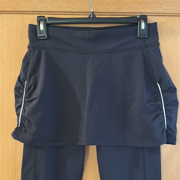 Athleta Contender 2 in 1 Skirt Skort Capri Cropped Leggings Black Size Small - Picture 3 of 14